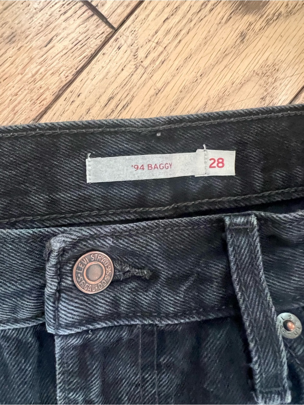 Women’s Levi’s 94 baggy jean size 28